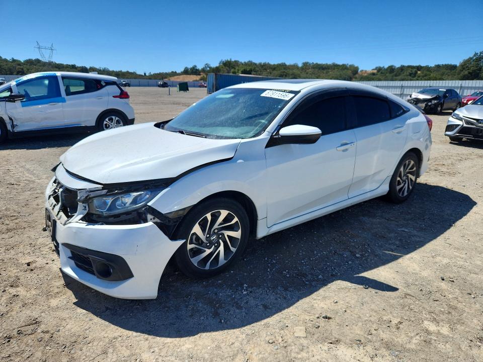 67911596 :رقم المزاد ، 19XFC2F73JE202910 vin ، 2018 Honda Civic مزاد بيع