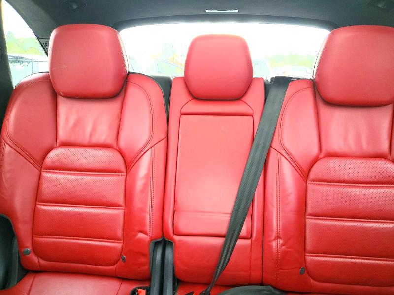 70702006 :رقم المزاد ، WP1AC2A26FLA82720 vin ، 2015 Porsche Cayenne مزاد بيع