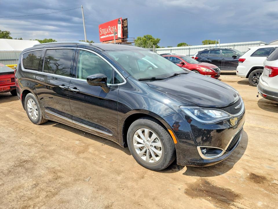 Продажа на аукционе авто 2018 Chrysler Pacifica, vin: 2C4RC1BG8JR142005, номер лота: 67522096