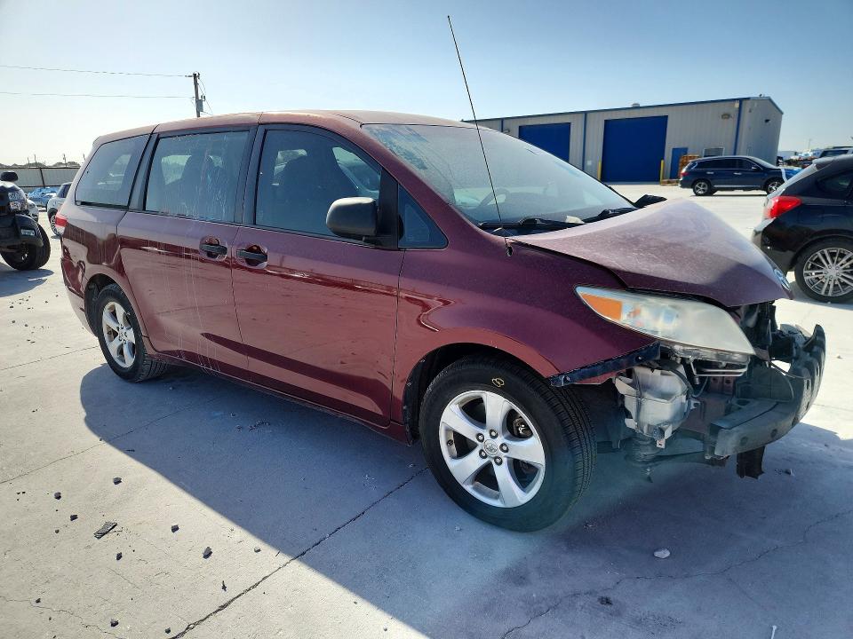 69053246 :رقم المزاد ، 5TDZK3DC5DS307254 vin ، 2013 Toyota Sienna مزاد بيع