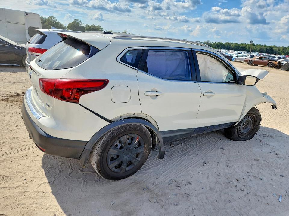 67733576 :رقم المزاد ، JN1BJ1CP7JW500632 vin ، 2018 Nissan Rogue Sport مزاد بيع