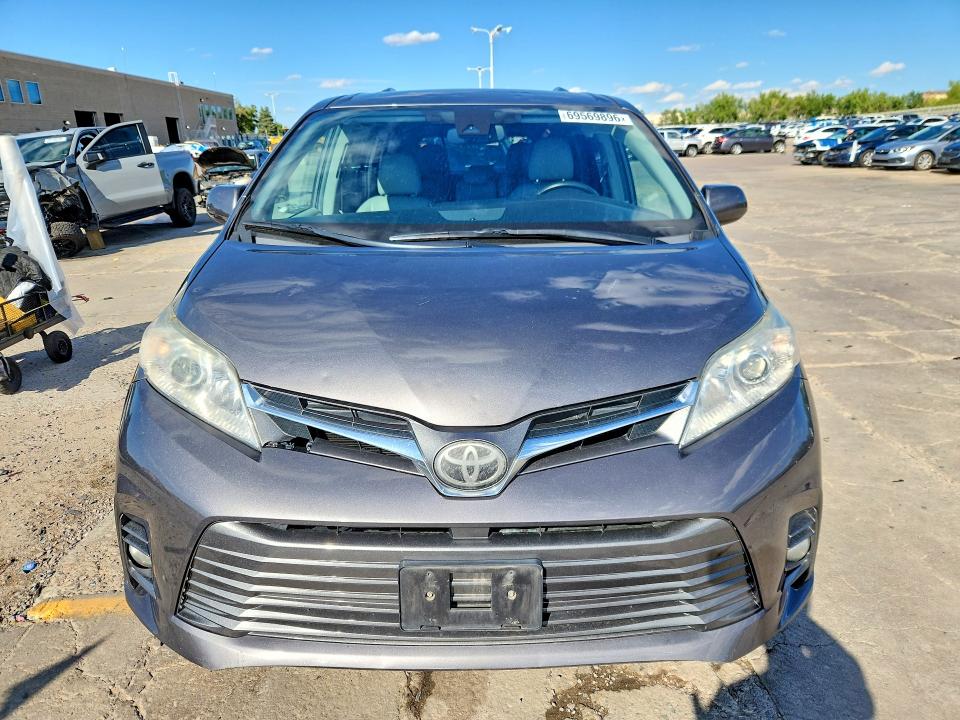 Продажа на аукционе авто 2018 Toyota Sienna, vin: 5TDYZ3DC9JS928399, номер лота: 69569896