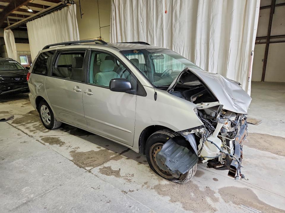 2010 Toyota Sienna მანქანა იყიდება აუქციონზე, vin: 5TDKK4CC6AS321880, აუქციონის ნომერი: 69006176