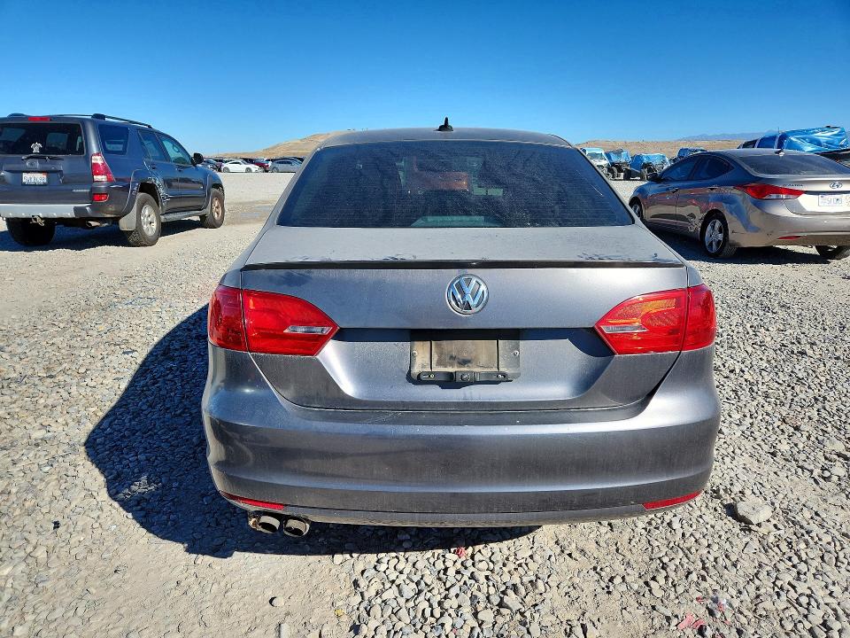 71303716 :رقم المزاد ، 3VWLL7AJ2BM086252 vin ، 2011 Volkswagen Jetta مزاد بيع