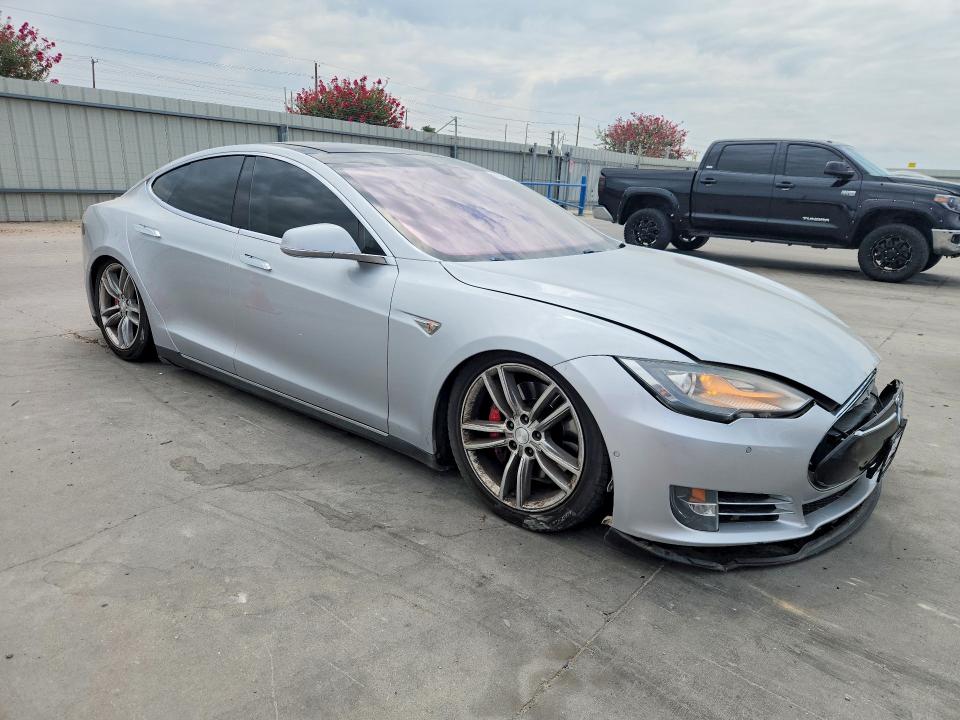 67531516 :رقم المزاد ، 5YJSA1H1XEFP53147 vin ، 2014 Tesla Model S مزاد بيع