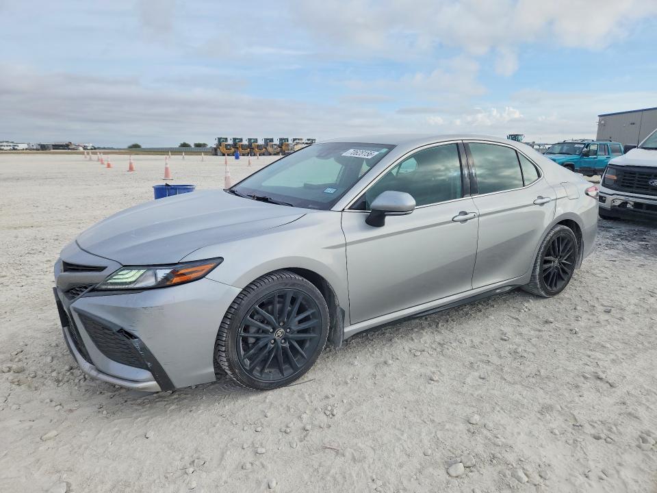 70628156 :رقم المزاد ، 4T1K61AKXMU443473 vin ، 2021 Toyota Camry مزاد بيع