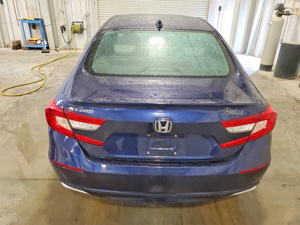 67984616 :رقم المزاد ، 1HGCV1F51JA206951 vin ، 2018 Honda Accord مزاد بيع