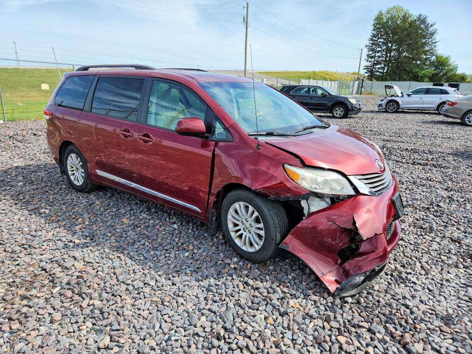 68295796 :رقم المزاد ، 5TDYK3DCXBS090938 vin ، 2011 Toyota Sienna مزاد بيع