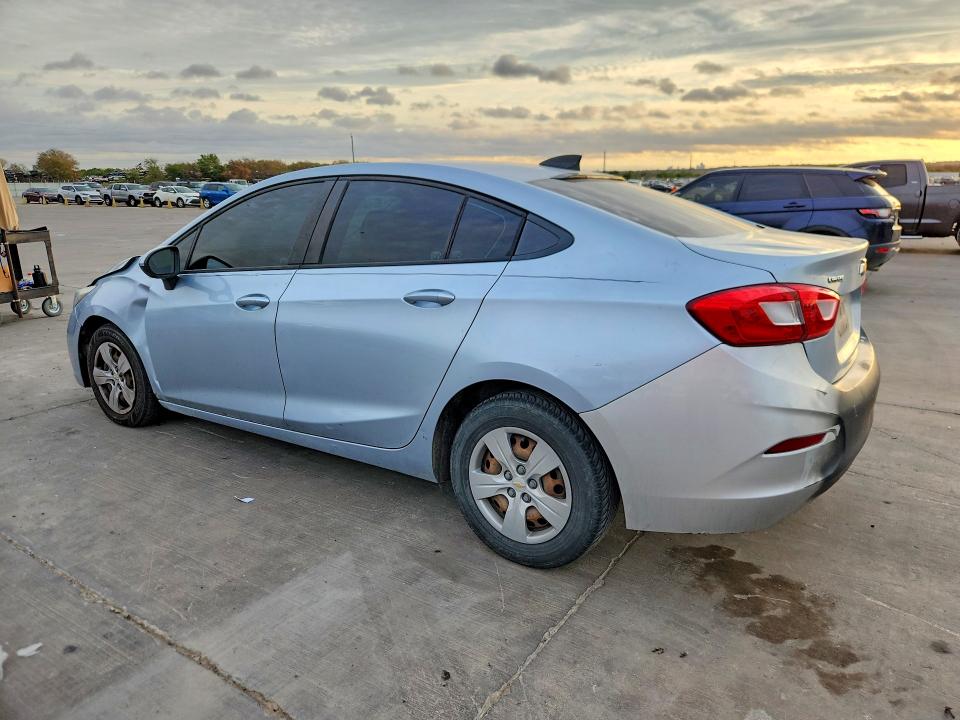 70613026 :رقم المزاد ، 1G1BC5SM6J7154842 vin ، 2018 Chevrolet Cruze مزاد بيع