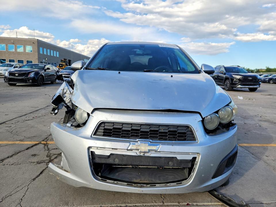 67328436 :رقم المزاد ، 1G1JC6SH2F4154057 vin ، 2015 Chevrolet Sonic مزاد بيع