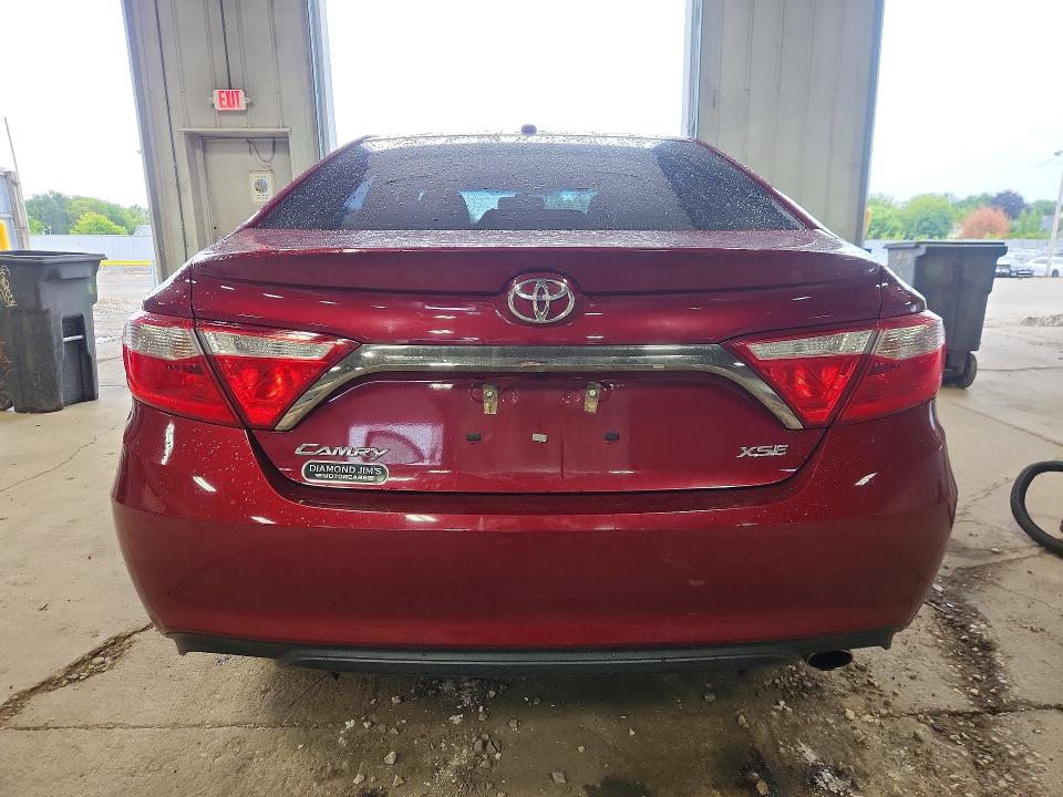 68422756 :رقم المزاد ، 4T1BF1FK6FU882570 vin ، 2015 Toyota Camry مزاد بيع