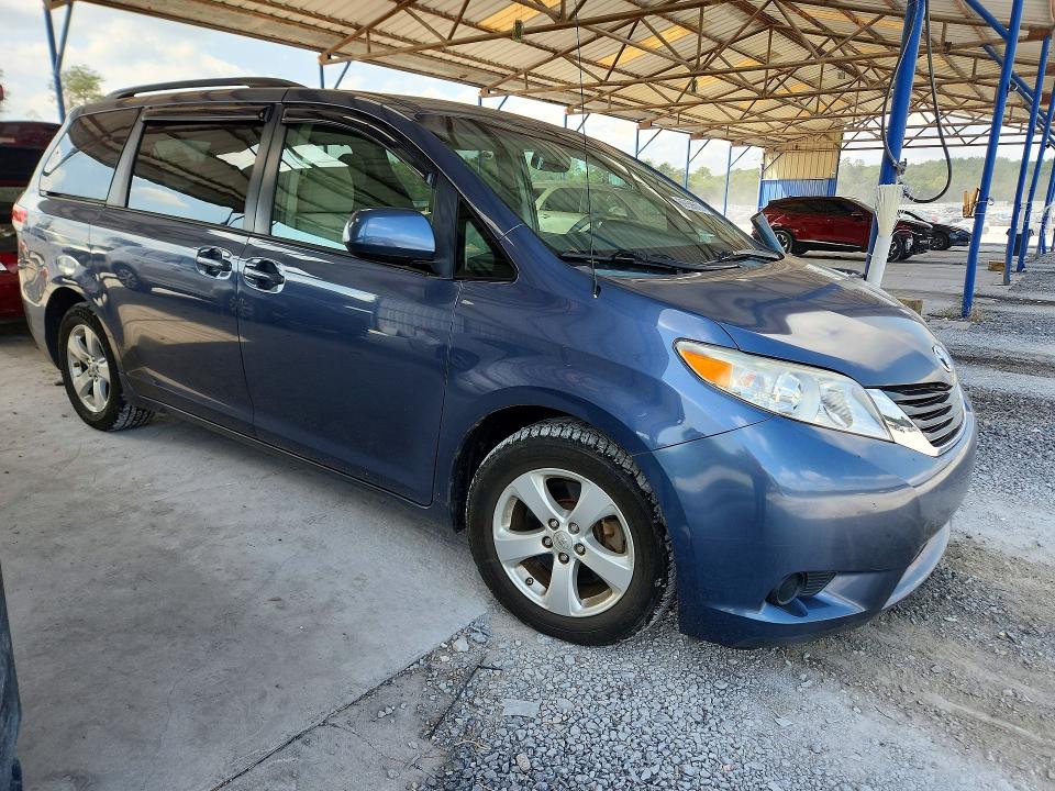 69358606 :رقم المزاد ، 5TDKK3DC5ES525486 vin ، 2014 Toyota Sienna مزاد بيع