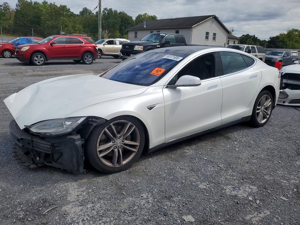 2015 Tesla Model S მანქანა იყიდება აუქციონზე, vin: 5YJSA1E22FF105946, აუქციონის ნომერი: 69131906