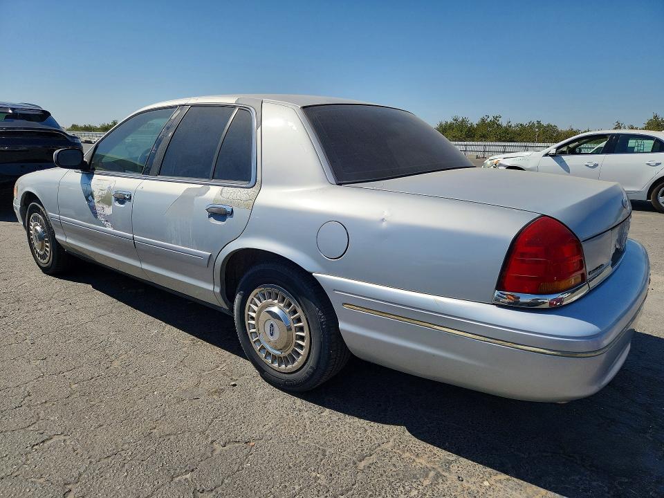 68734466 :رقم المزاد ، 2FAFP71W22X115890 vin ، 2002 Ford Crown Victoria مزاد بيع