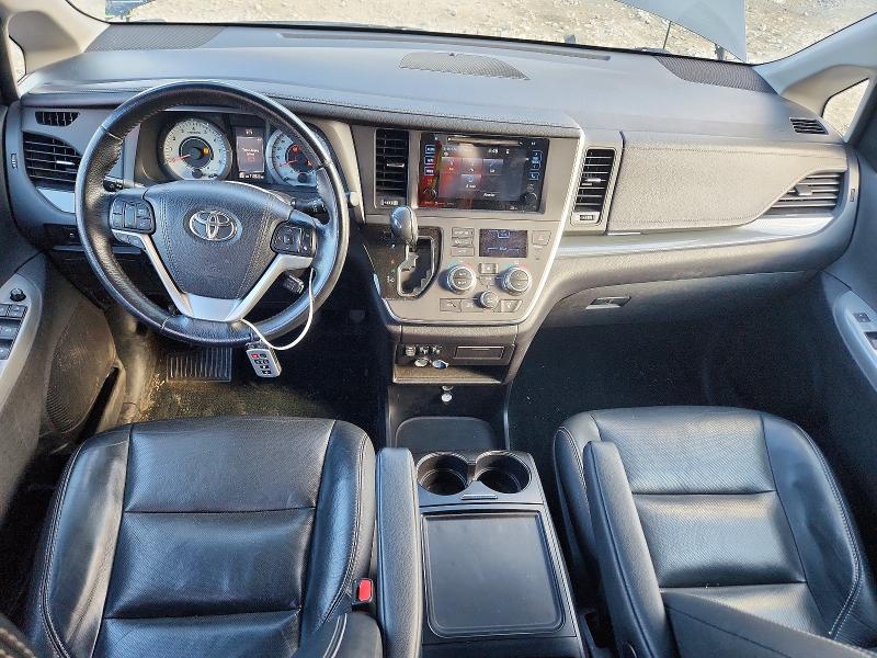 67805666 :رقم المزاد ، 5TDXZ3DC1HS864512 vin ، 2017 Toyota Sienna مزاد بيع