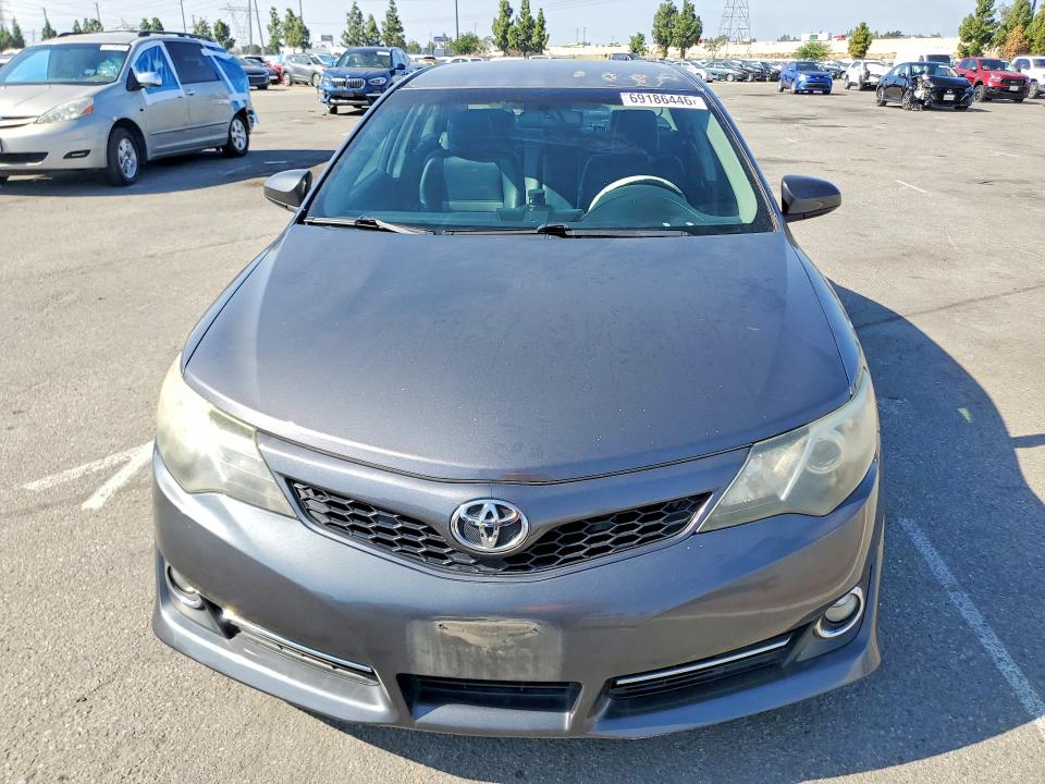 69186446 :رقم المزاد ، 4T1BF1FK0EU358619 vin ، 2014 Toyota Camry مزاد بيع