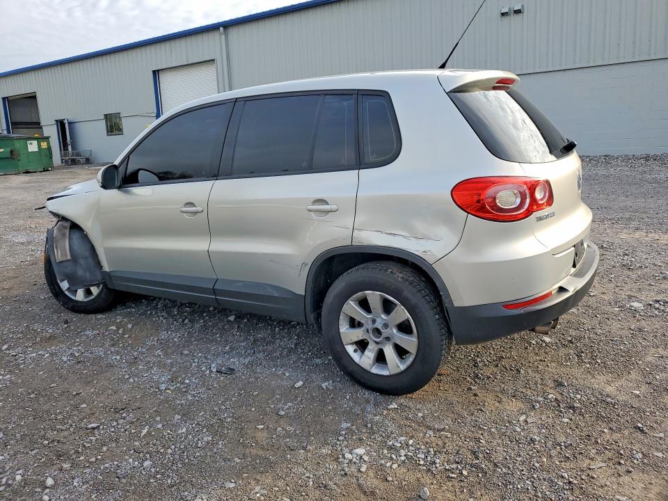 2010 Volkswagen Tiguan მანქანა იყიდება აუქციონზე, vin: WVGBV7AX6AW526626, აუქციონის ნომერი: 68823736