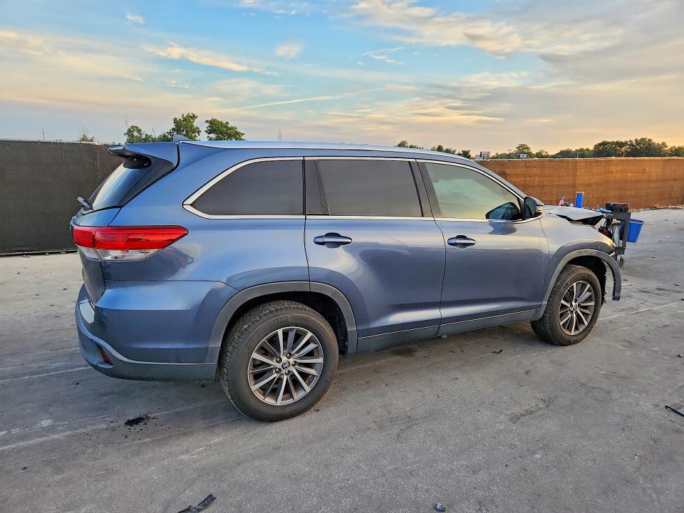 Продаж на аукціоні авто 2019 Toyota Highlander, vin: 5TDKZRFH7KS366067, номер лоту: 70631156