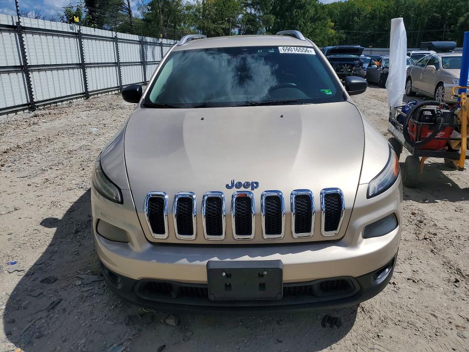 69016556 :رقم المزاد ، 1C4PJLCS4EW261372 vin ، 2014 Jeep Cherokee مزاد بيع
