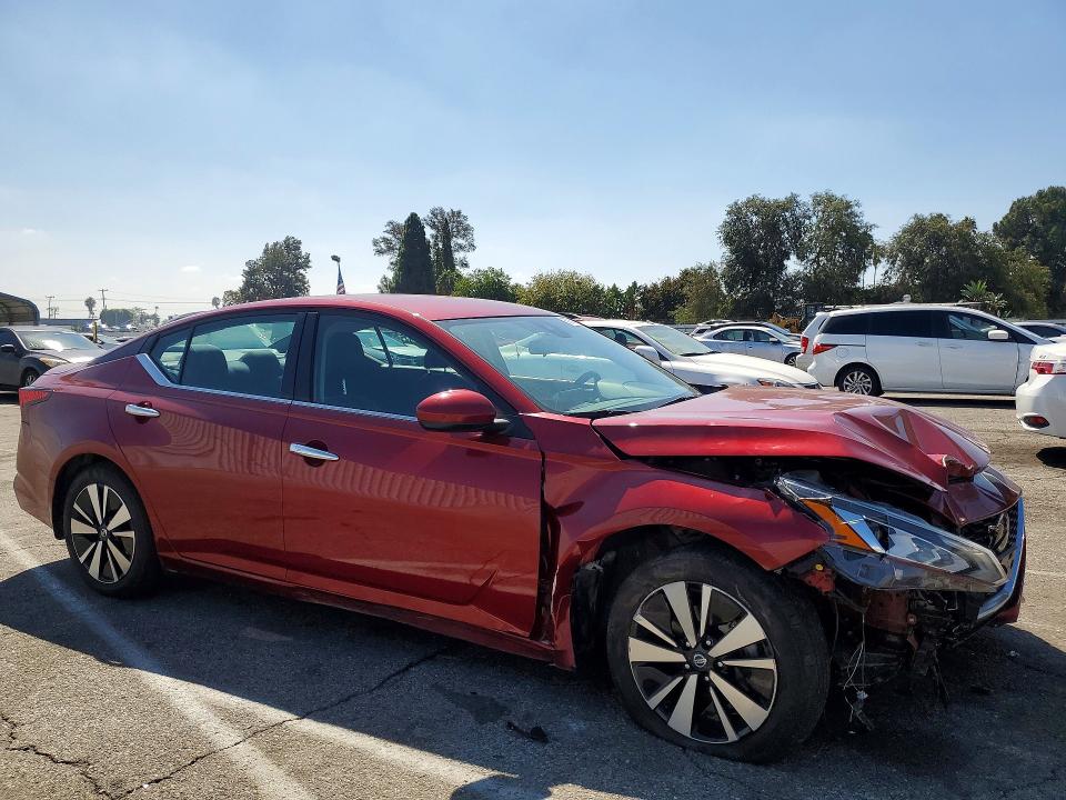 67904916 :رقم المزاد ، 1N4BL4DV6MN327790 vin ، 2021 Nissan Altima مزاد بيع