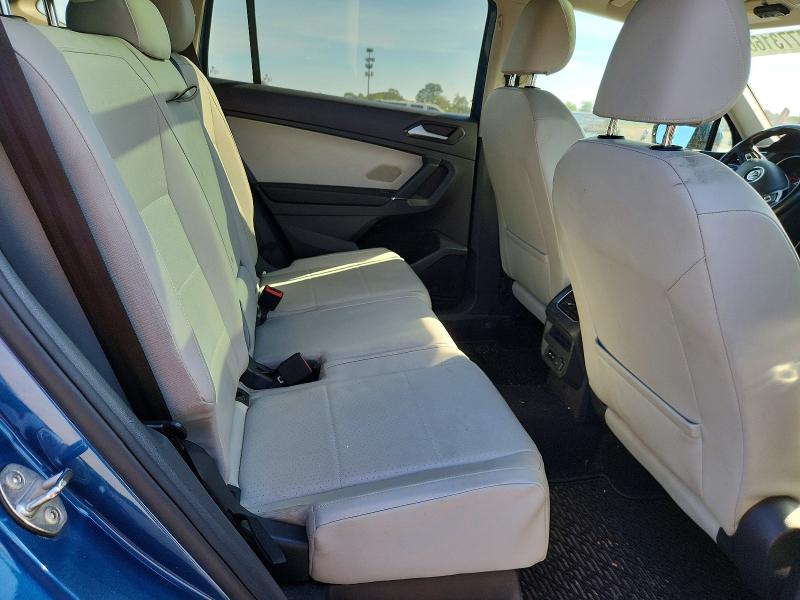 Продажа на аукционе авто 2018 Volkswagen Tiguan, vin: 3VV2B7AX4JM013101, номер лота: 67773166