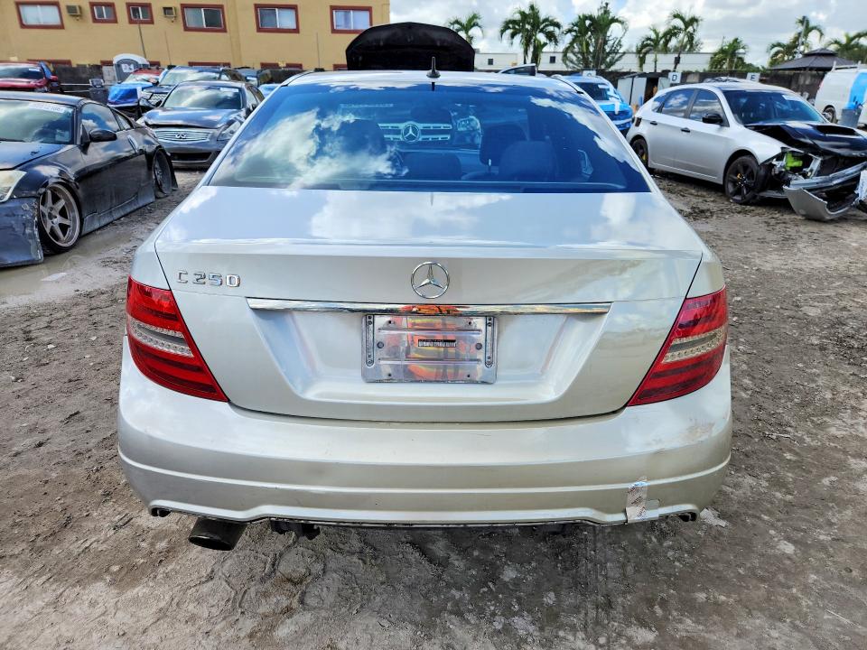 2014 Mercedes-benz C მანქანა იყიდება აუქციონზე, vin: WDDGF4HB6EA949926, აუქციონის ნომერი: 69201476