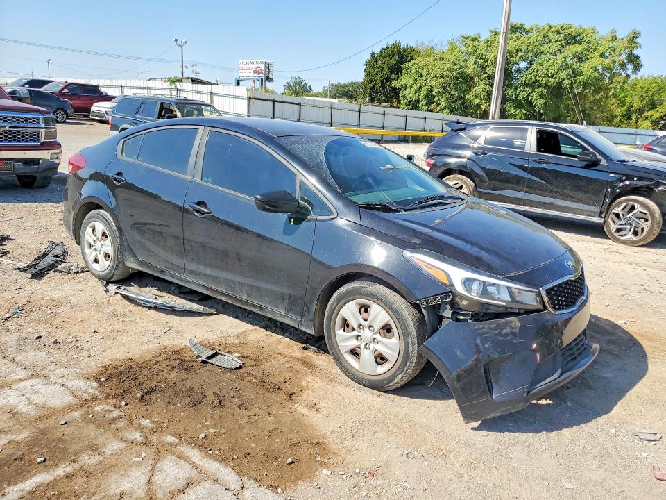 68076436 :رقم المزاد ، 3KPFK4A75JE228334 vin ، 2018 Kia Forte مزاد بيع