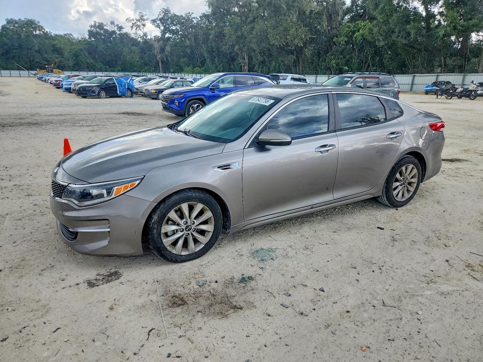 2018 Kia Optima მანქანა იყიდება აუქციონზე, vin: 5XXGT4L32JG251217, აუქციონის ნომერი: 67647796