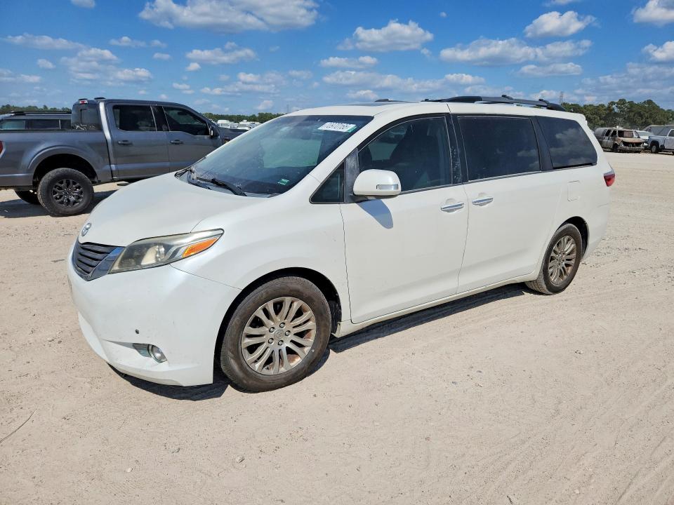 Продажа на аукционе авто 2015 Toyota Sienna, vin: 5TDYK3DC4FS644688, номер лота: 70970166