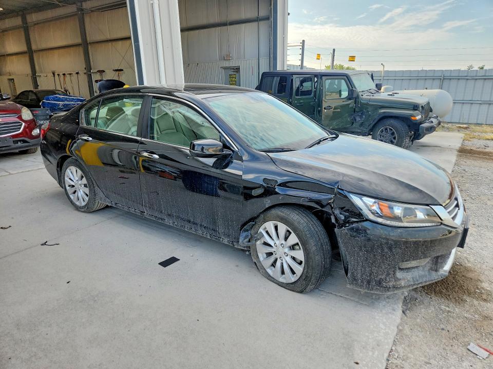 67900366 :رقم المزاد ، 1HGCR2F80FA035671 vin ، 2015 Honda Accord مزاد بيع