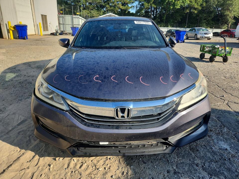 68917006 :رقم المزاد ، 1HGCR2F50HA030804 vin ، 2017 Honda Accord مزاد بيع