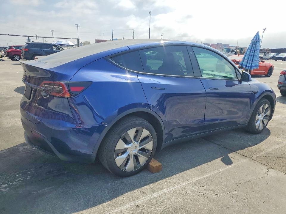 70343256 :رقم المزاد ، 7SAYGDEE4PA082062 vin ، 2023 Tesla Model Y مزاد بيع