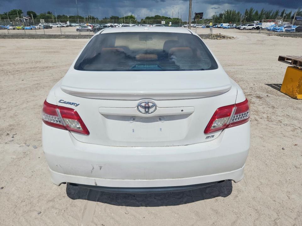 70557016 :رقم المزاد ، 4T1BF3EK2BU583035 vin ، 2011 Toyota Camry مزاد بيع