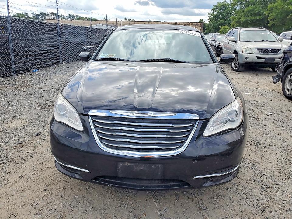 68189256 :رقم المزاد ، 1C3CCBBB0DN727571 vin ، 2013 Chrysler 200 مزاد بيع