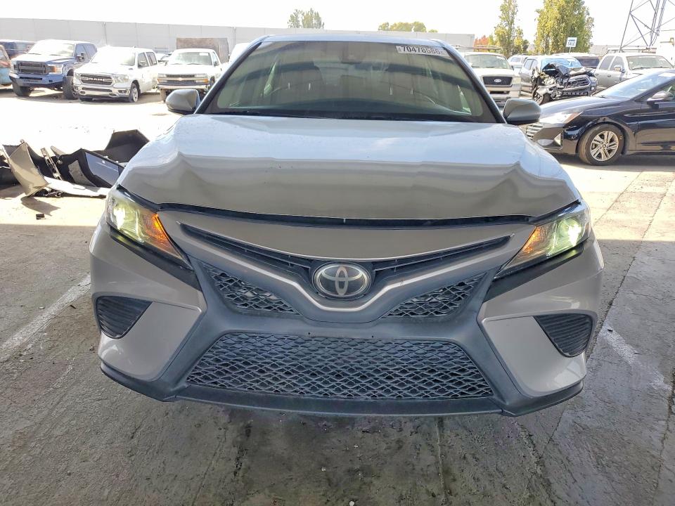 2018 Toyota Camry მანქანა იყიდება აუქციონზე, vin: 4T1B11HKXJU594376, აუქციონის ნომერი: 70478586
