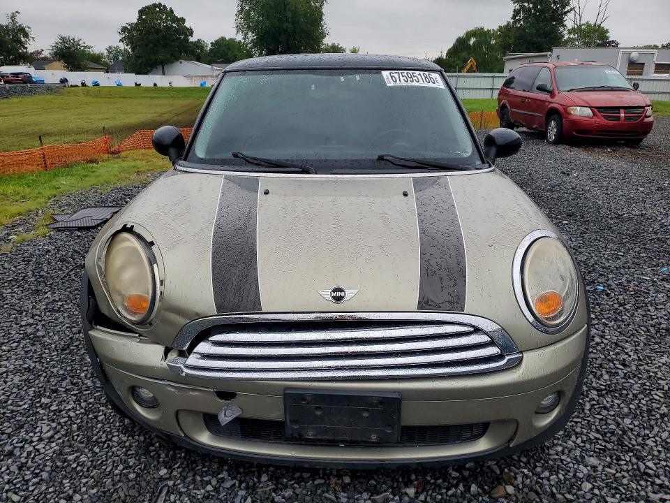 67595186 :رقم المزاد ، WMWMF3C58ATZ61502 vin ، 2010 Mini Cooper مزاد بيع