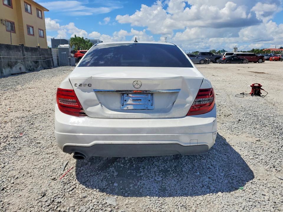2014 Mercedes-benz C მანქანა იყიდება აუქციონზე, vin: WDDGF4HBXEG172180, აუქციონის ნომერი: 68564776