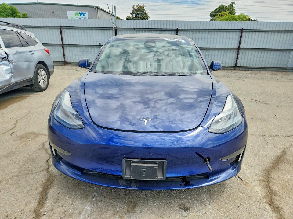 68190266 :رقم المزاد ، 5YJ3E1EA5NF288869 vin ، 2022 Tesla Model 3 مزاد بيع