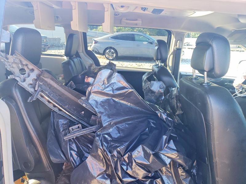 67474116 :رقم المزاد ، 2C4RC1BG3CR303718 vin ، 2012 Chrysler Town & Country مزاد بيع