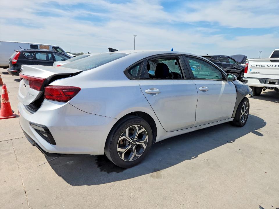 2021 Kia Forte მანქანა იყიდება აუქციონზე, vin: 3KPF24AD3ME334288, აუქციონის ნომერი: 70466896