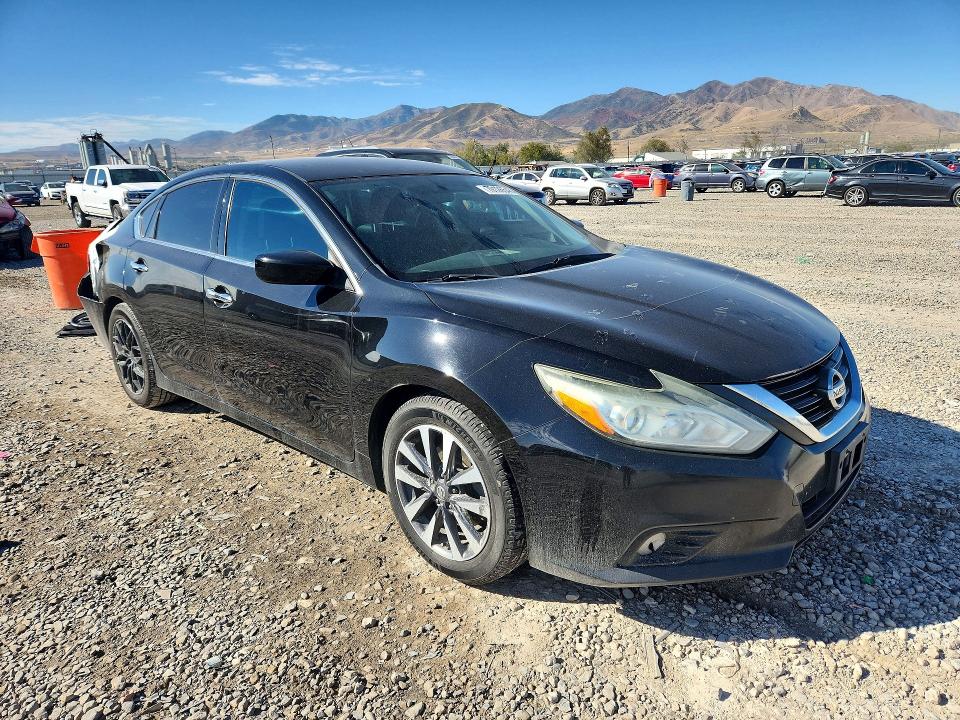 Продаж на аукціоні авто 2017 Nissan Altima, vin: 1N4AL3AP3HC132940, номер лоту: 70126546
