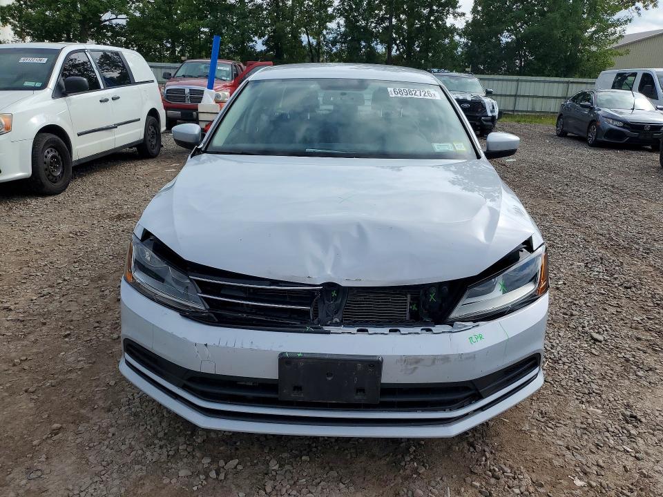 68982726 :رقم المزاد ، 3VW167AJ4HM412141 vin ، 2017 Volkswagen Jetta مزاد بيع