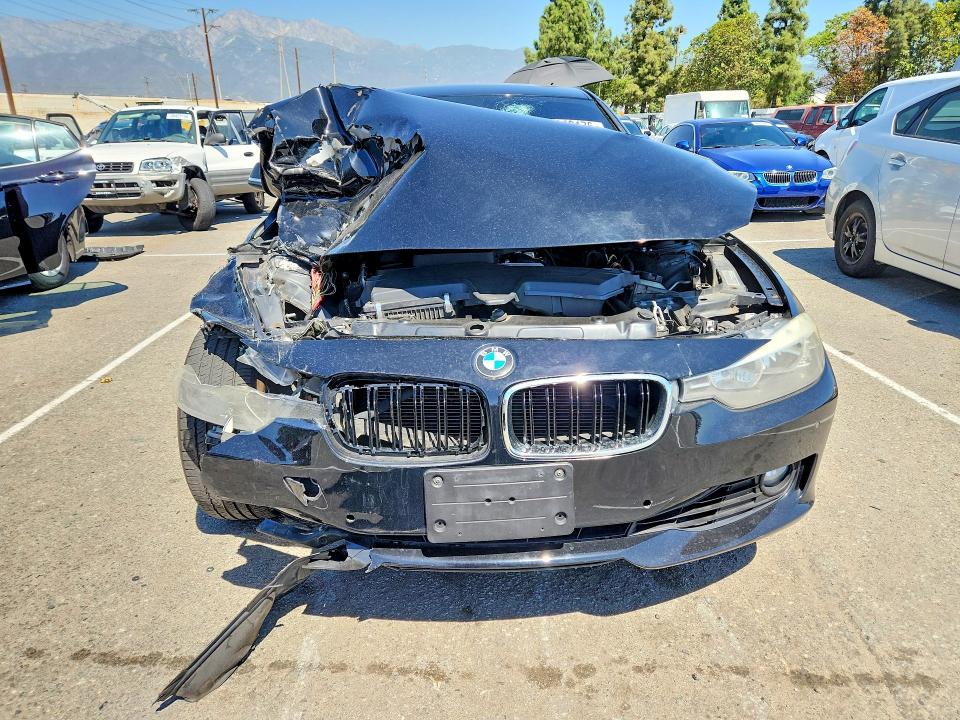 68842176 :رقم المزاد ، WBA3C1C53DF443762 vin ، 2013 Bmw 328 مزاد بيع