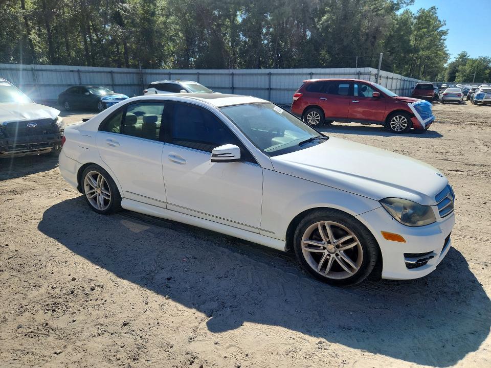 2013 Mercedes-benz C მანქანა იყიდება აუქციონზე, vin: WDDGF4HB3DR293829, აუქციონის ნომერი: 69823946