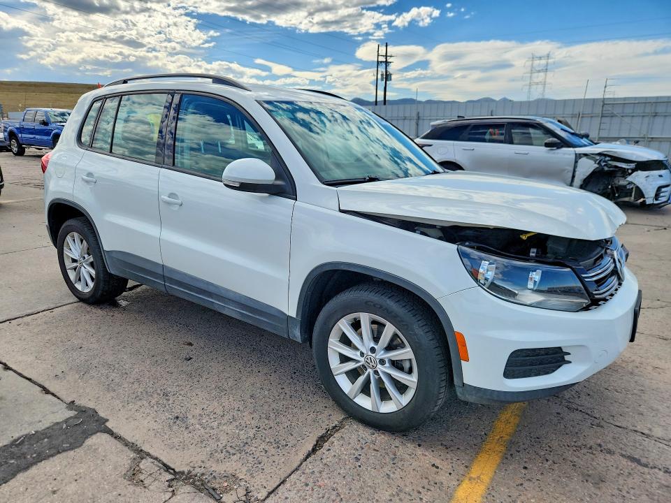 2018 Volkswagen Tiguan Limited მანქანა იყიდება აუქციონზე, vin: WVGBV7AX5JK002195, აუქციონის ნომერი: 68089406