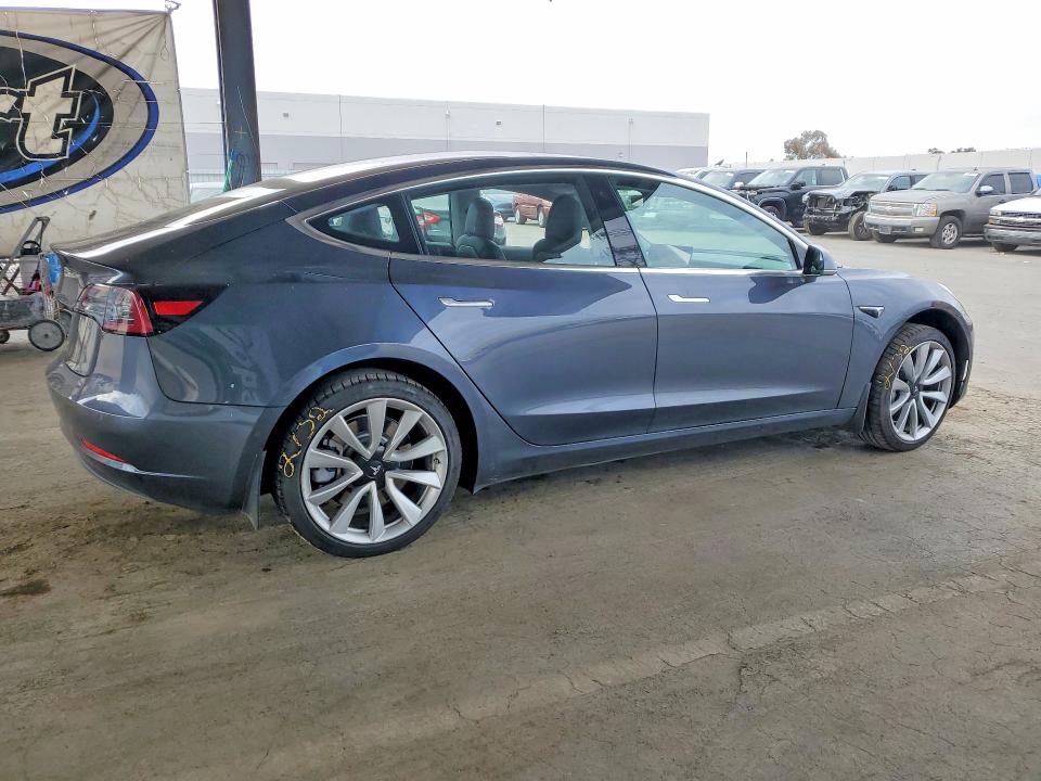 67058616 :رقم المزاد ، 5YJ3E1EA6JF050488 vin ، 2018 Tesla Model 3 مزاد بيع