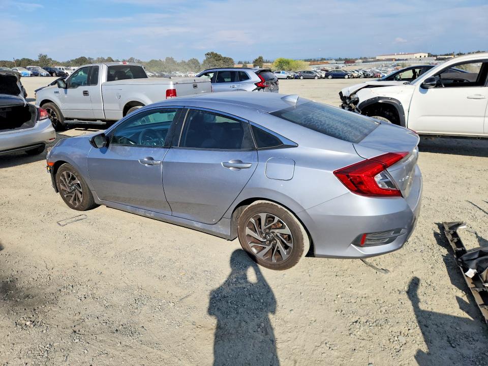 70038946 :رقم المزاد ، 19XFC2F78HE204694 vin ، 2017 Honda Civic مزاد بيع