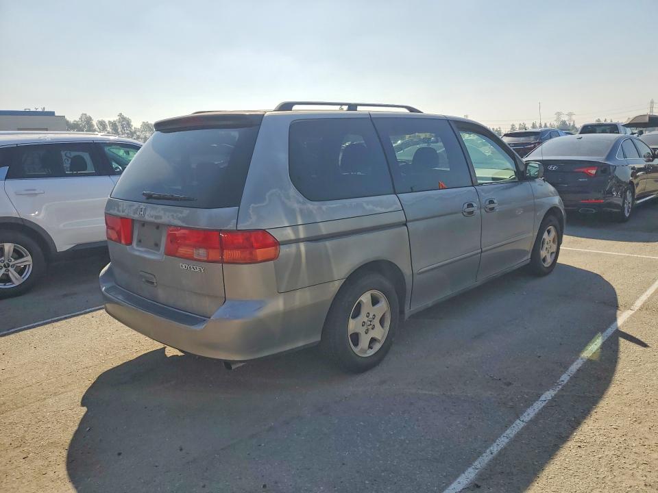 70441206 :رقم المزاد ، 2HKRL18611H531371 vin ، 2001 Honda Odyssey مزاد بيع