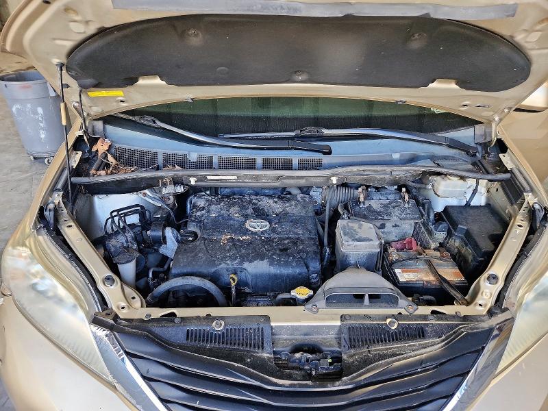 69974576 :رقم المزاد ، 5TDKK3DC0BS006616 vin ، 2011 Toyota Sienna مزاد بيع