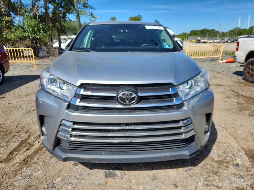 2019 Toyota Highlander მანქანა იყიდება აუქციონზე, vin: 5TDBZRFHXKS938894, აუქციონის ნომერი: 70421176
